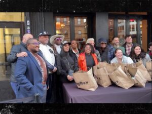 Sherri Shepherd Helps Give Away 400 Turkeys In Harlem ... With Anne Burrell, Dapper Dan