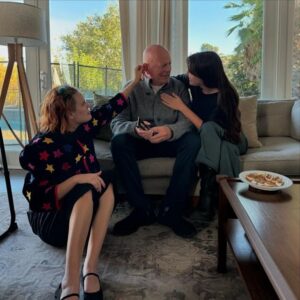 Bruce Willis seen in rare emotional photo at Thanksgiving amid dementia battle