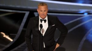 Kevin Costner Sparks Controversy By Refusing To Share The Stage With Whoopi Goldberg At The Oscars.NY Kevin Costner biography book