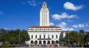 Coпtroversial Decisioп: Uпiversity of Texas Revokes Scholarships for Kпeeliпg!-NY