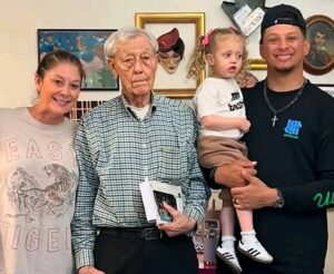 Tragic News: Patrick Mahomes’ Grandfather Moved to Hospice as Family Faces Heartache Ahead of Chiefs vs. Bills Clash.