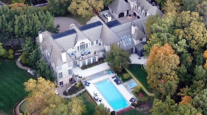 Breaking: Taylor Swift Sparks Backlash After Moving into Travis Kelce’s $6M Mansion to Support Him – Critics Slam the 35-Year-Old Superstar: "How Can an Unmarried Woman Do This?" – Full Details Here!