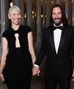 Keanu Reeves, de 60 años, se casa con Alexandra Grant, de 51, en una ceremonia secreta 4 años después de hacerlo público: las principales celebridades asisten mientras la pareja comparte sorprendentes planes para el futuro. ¡Ver fotos exclusivas!