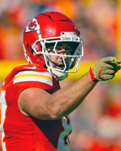 Travis Kelce Shocks Fans with a Bold New Hairstyle Ahead of Chiefs vs. Bills Showdown—You Won’t Believe the Look Everyone’s Talking About!"