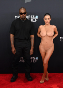 "Bianca Looked Unhappy?" – The Jaw-Dropping Comment Kanye West Made to Bianca Censori Right Before Her Bold Nude Look at the 2025 Grammys Red Carpet!