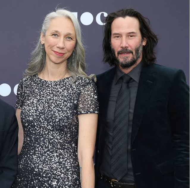 Keanu Reeves, de 60 años, se casa con Alexandra Grant, de 51, en una ceremonia secreta 4 años después de hacerlo público: las principales celebridades asisten mientras la pareja comparte sorprendentes planes para el futuro. ¡Ver fotos exclusivas!