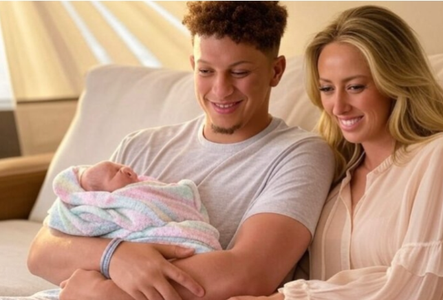 JUST IN: Third Time’s a Blessing — Patrick Mahomes and Brittany Mahomes Present Their Latest Love, Daughter Golden Raye, in a Photo That Encapsulates Their Overwhelming Joy and Affection”